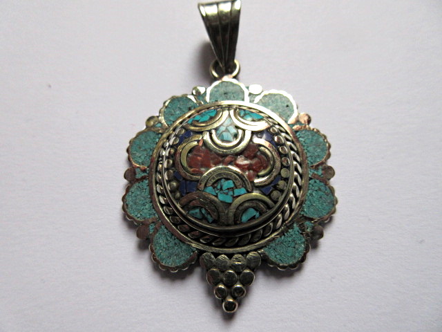 Pendentif en turquoise et corail - modle 6